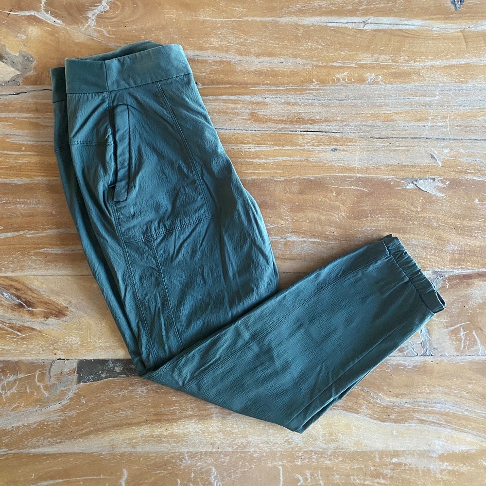 Athleta Trekkie Jogger 2.0 Pants Olive Green Size 6